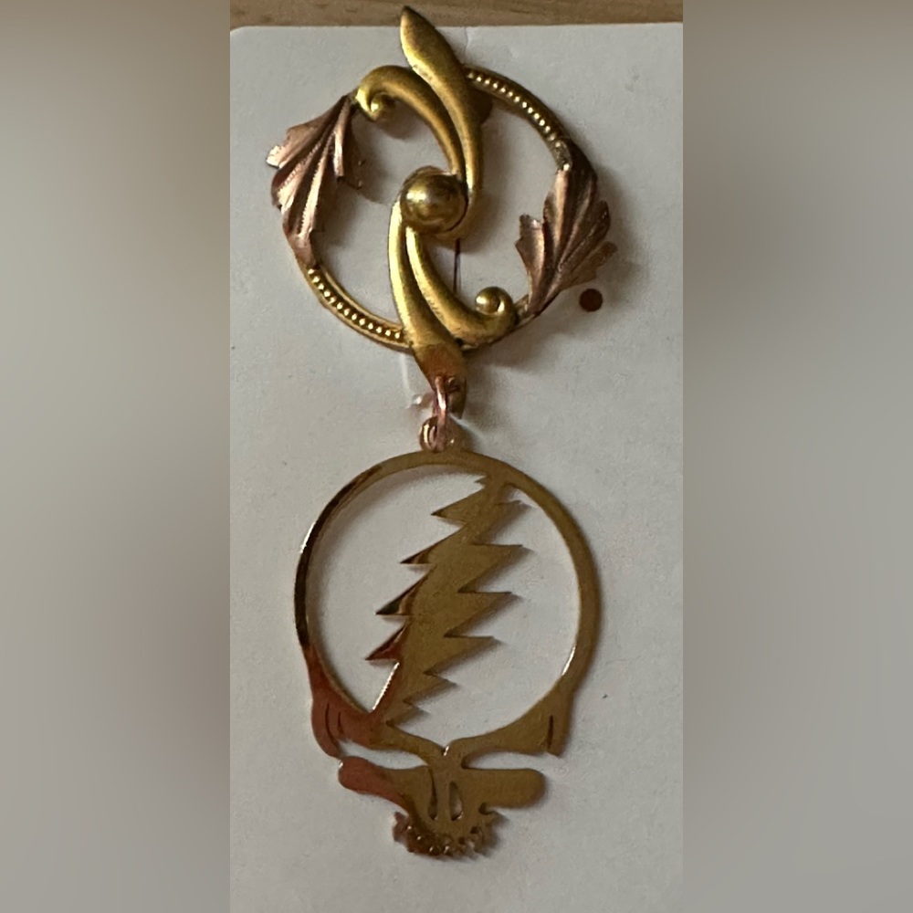vintage pin in golden tones with Stealie Pendant
